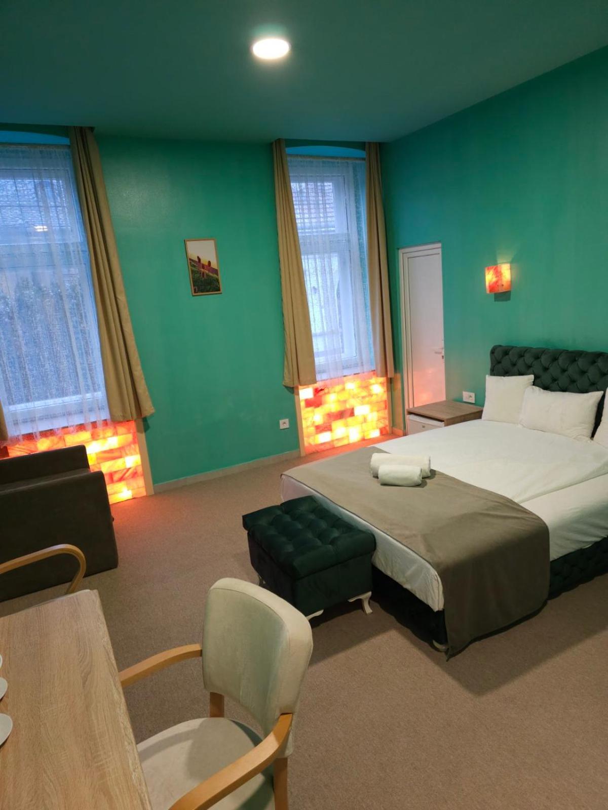 Fantastico Exlcusive Hotel Senta Exterior photo