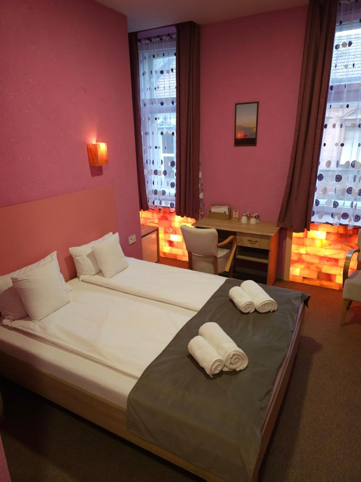 Fantastico Exlcusive Hotel Senta Exterior photo